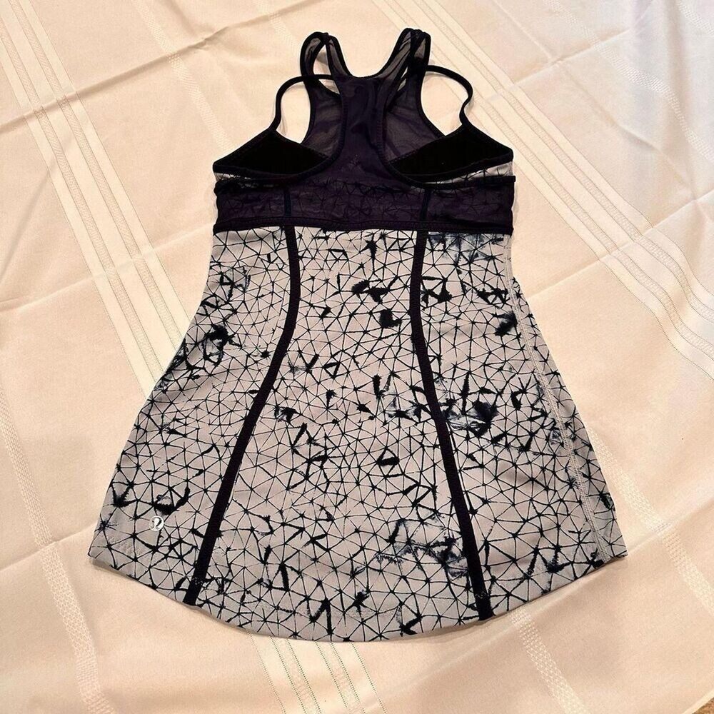 Lululemon Women's Blue and White Vest